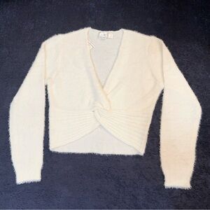 Chic Cream V-Neck Sweater